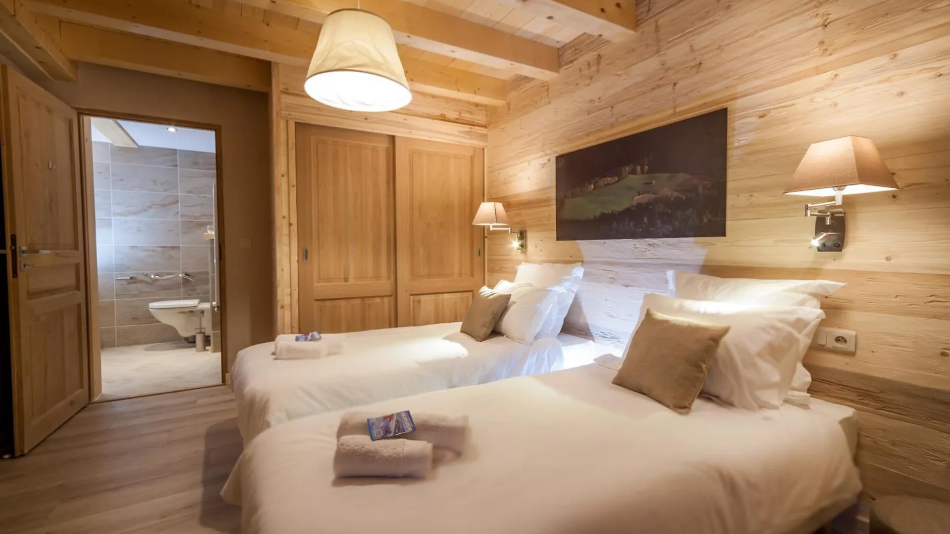 Les Couadzous Samoens Centre, Sauna, Jacuzzi 6 Chambres En Suite 0*,  France