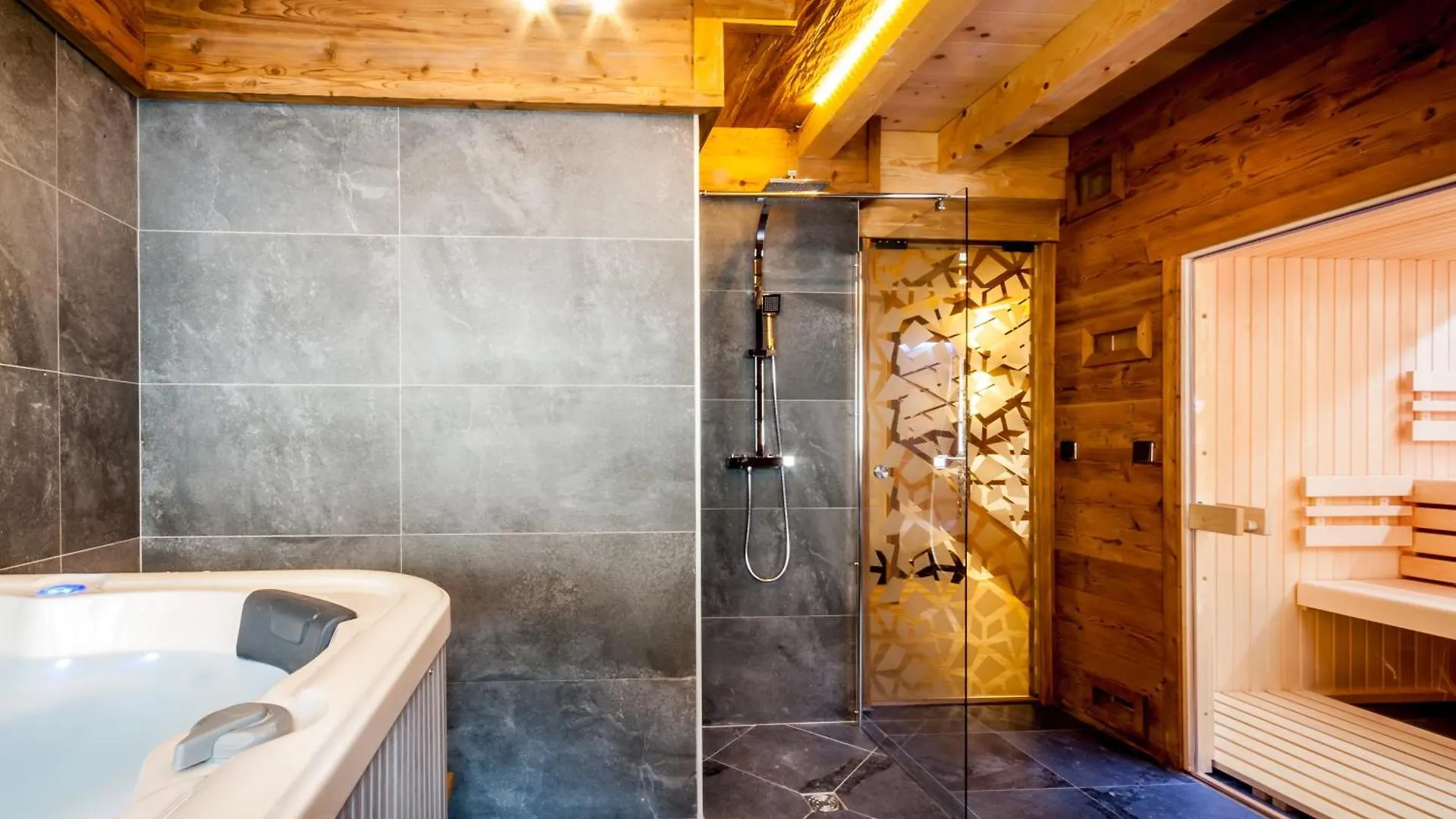 Les Couadzous Samoens Centre, Sauna, Jacuzzi 6 Chambres En Suite 0*,